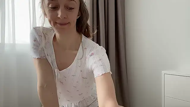 ShySchoolGirl online show from February 27, 2026, 1:00 pm