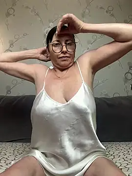 Snapshot of Amberhotqueen chatting on July 21, 2026, 8:05 am Amberhotqueen online show from July 21, 2026, 8:05 am
