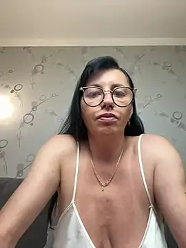Snapshot of Amberhotqueen chatting on July 23, 2026, 12:47 pm Amberhotqueen online show from July 23, 2026, 12:47 pm