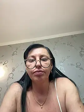 Snapshot of Amberhotqueen chatting on July 27, 2026, 8:10 am Amberhotqueen online show from July 27, 2026, 8:10 am