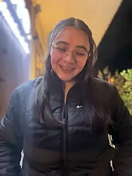 vaneelee online show from April 11, 2026, 3:22 am