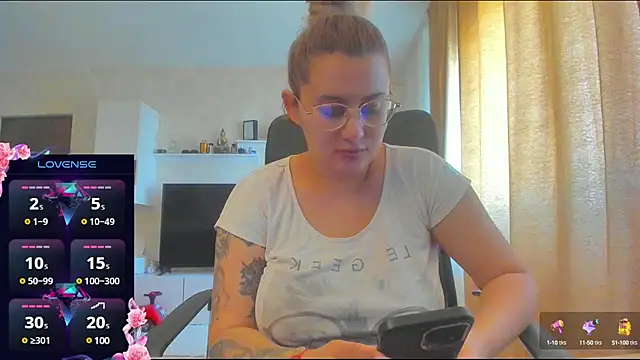 hot evil queen online show from March 6, 2025, 8:30 am