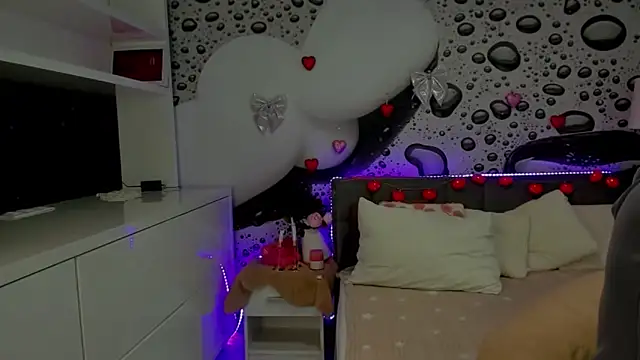 AlmaFancy online show from February 2, 2026, 7:29 am