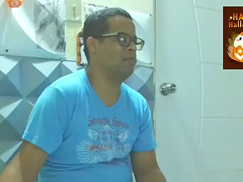 Snapshot of thesugar32 chatting on October 28, 2025, 12:41 pm thesugar32 online show from October 28, 2025, 12:41 pm