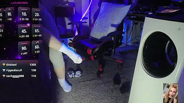 Blondiewithanass online show from November 25, 2025, 2:39 pm