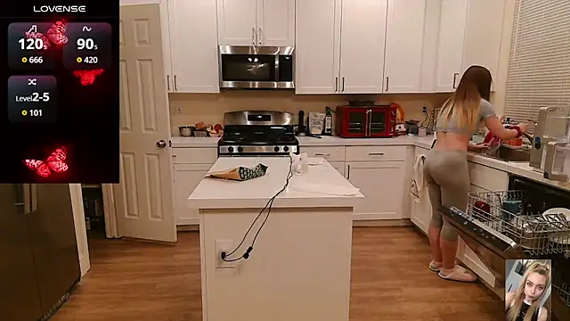 Blondiewithanass online show from April 8, 2026, 6:24 am