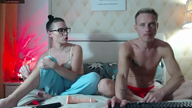 Snapshot of JessicaSteve chatting on September 24, 2025, 6:33 pm JessicaSteve online show from September 24, 2025, 6:33 pm