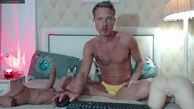 Snapshot of JessicaSteve chatting on November 9, 2025, 6:39 pm JessicaSteve online show from November 9, 2025, 6:39 pm