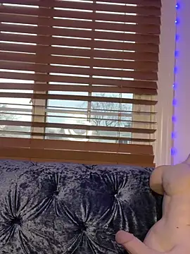 Snapshot of LittleMissEeve chatting on February 5, 2025, 10:44 pm LittleMissEeve online show from February 5, 2025, 10:44 pm