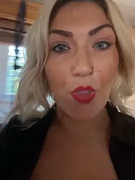 Snapshot of LittleMissEeve chatting on September 13, 2025, 9:14 pm LittleMissEeve online show from September 13, 2025, 9:14 pm