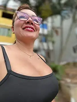 Snapshot of DIANITA_1988 chatting on July 13, 2026, 6:00 pm DIANITA 1988 online show from July 13, 2026, 6:00 pm