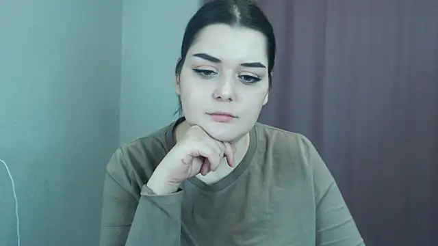 ohhhMie online show from December 18, 2024, 6:14 pm