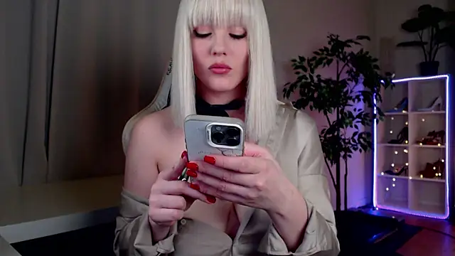 Snapshot of Queensy_Sins chatting on March 27, 2026, 3:45 pm Queensy Sins online show from March 27, 2026, 3:45 pm