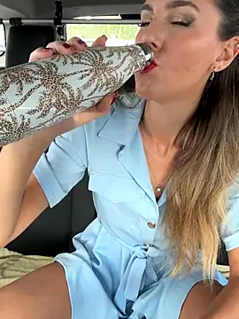 nicole 98 online show from November 27, 2025, 2:19 pm