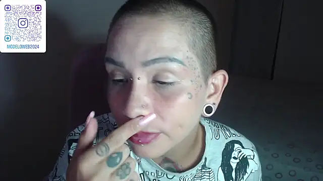 Snapshot of moon_cat85 chatting on February 9, 2025, 3:00 am moon cat85 online show from February 9, 2025, 3:00 am