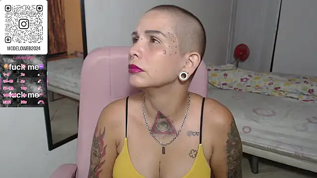 Snapshot of moon_cat85 chatting on March 4, 2025, 1:12 am moon cat85 online show from March 4, 2025, 1:12 am