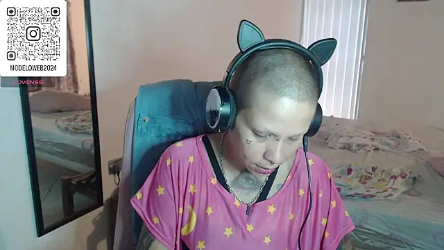 Snapshot of moon_cat85 chatting on March 6, 2025, 2:29 pm moon cat85 online show from March 6, 2025, 2:29 pm