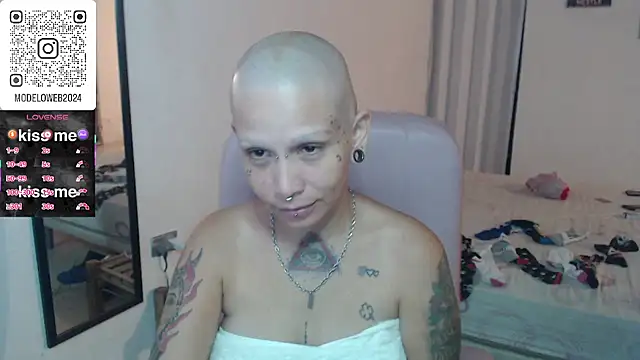 Snapshot of moon_cat85 chatting on March 8, 2025, 12:22 am moon cat85 online show from March 8, 2025, 12:22 am