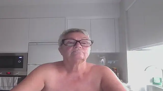 GrannyChrissy68 online show from October 15, 2025, 9:48 pm