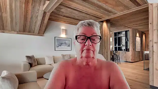 GrannyChrissy68 online show from February 17, 2026, 1:51 pm