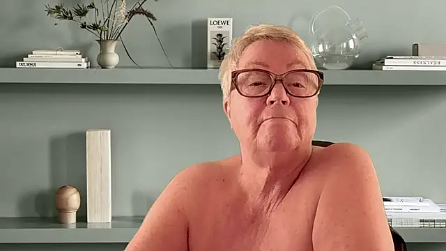 GrannyChrissy68 online show from March 20, 2026, 4:23 pm