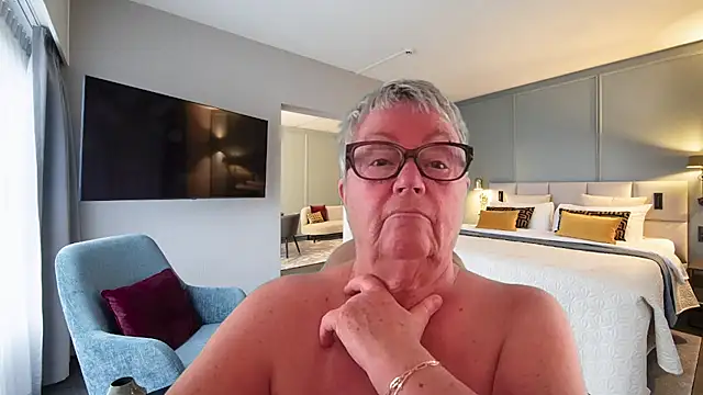 GrannyChrissy68 online show from May 19, 2026, 2:34 pm
