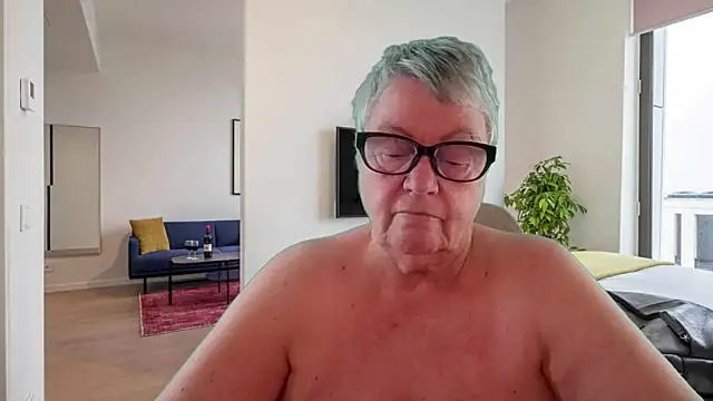 GrannyChrissy68 online show from May 31, 2026, 12:56 pm