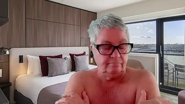 GrannyChrissy68 online show from June 1, 2026, 12:40 pm