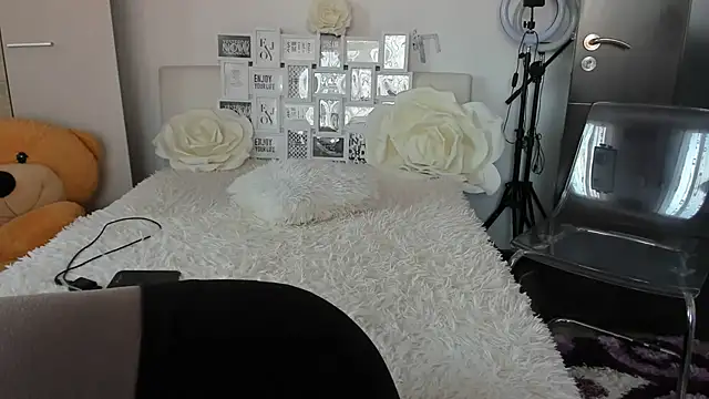 sweetemy4u online show from November 24, 2025, 9:53 am