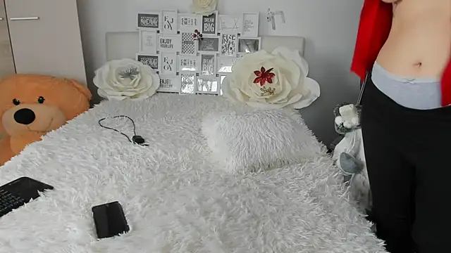 sweetemy4u online show from December 18, 2025, 12:33 pm