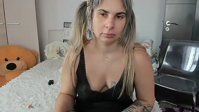 sweetemy4u online show from January 13, 2026, 9:03 am