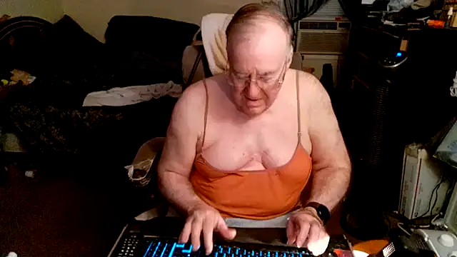 Toastir online show from October 3, 2025, 3:09 pm