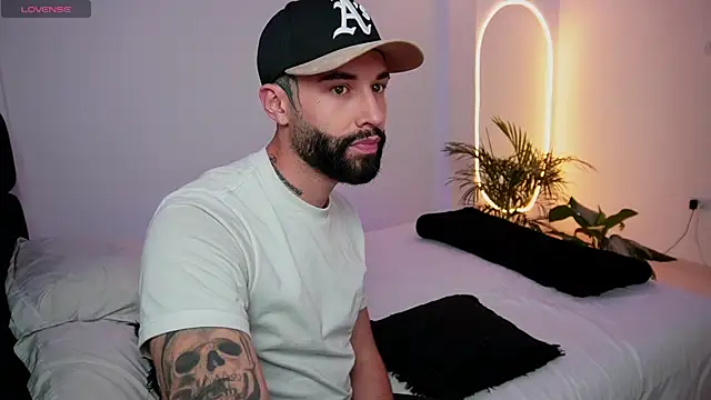 Snapshot of the_lucky_men__ chatting on February 18, 2025, 8:47 pm the lucky men online show from February 18, 2025, 8:47 pm