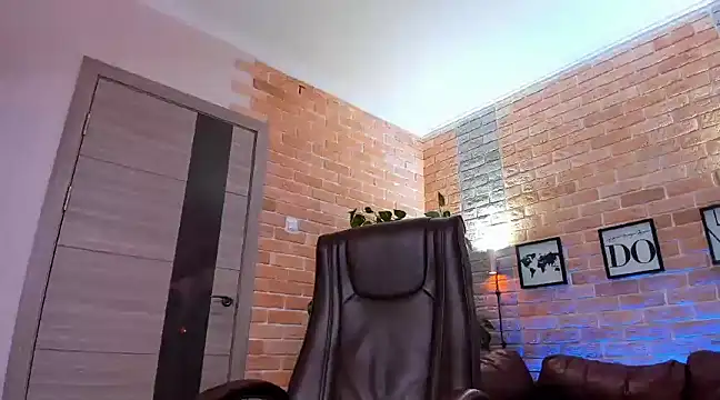 Snapshot of SteveTiger chatting on January 19, 2025, 1:55 pm SteveTiger online show from January 19, 2025, 1:55 pm