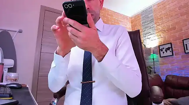 Snapshot of SteveTiger chatting on January 23, 2025, 10:43 am SteveTiger online show from January 23, 2025, 10:43 am