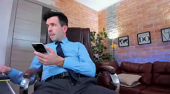 Snapshot of SteveTiger chatting on February 26, 2025, 12:03 pm SteveTiger online show from February 26, 2025, 12:03 pm