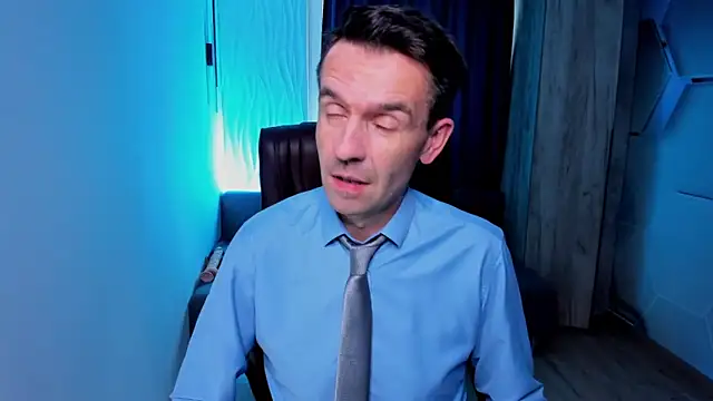 Snapshot of SteveTiger chatting on October 13, 2025, 12:38 pm SteveTiger online show from October 13, 2025, 12:38 pm