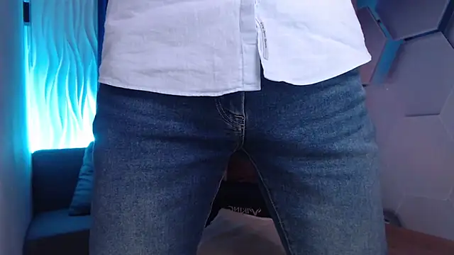 Snapshot of SteveTiger chatting on October 27, 2025, 3:38 pm SteveTiger online show from October 27, 2025, 3:38 pm