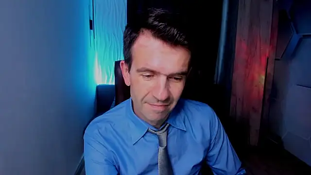 Snapshot of SteveTiger chatting on October 28, 2025, 1:47 pm SteveTiger online show from October 28, 2025, 1:47 pm