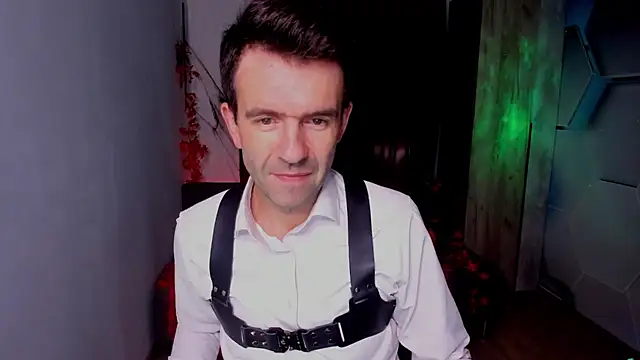 Snapshot of SteveTiger chatting on November 2, 2025, 3:31 am SteveTiger online show from November 2, 2025, 3:31 am