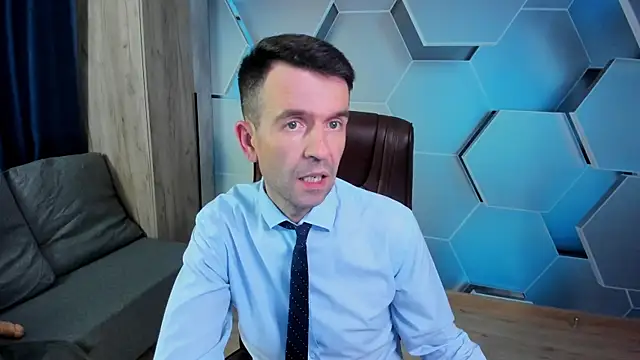 Snapshot of SteveTiger chatting on November 13, 2025, 2:49 pm SteveTiger online show from November 13, 2025, 2:49 pm