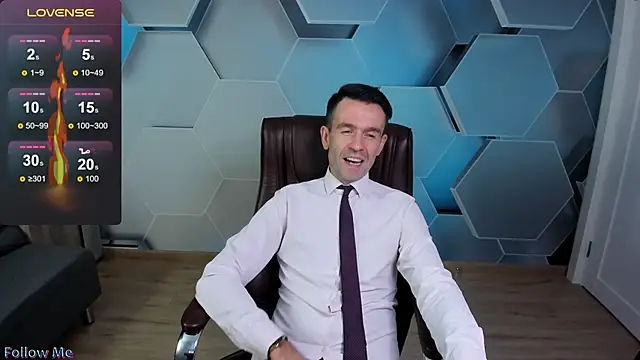 Snapshot of SteveTiger chatting on November 17, 2025, 11:49 am SteveTiger online show from November 17, 2025, 11:49 am