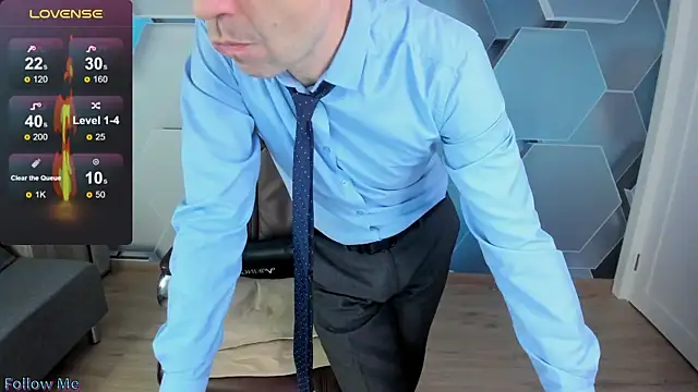 Snapshot of SteveTiger chatting on December 3, 2025, 10:46 am SteveTiger online show from December 3, 2025, 10:46 am