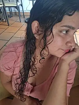 Snapshot of blerstefan1 chatting on December 17, 2025, 6:36 pm blerstefan1 online show from December 17, 2025, 6:36 pm