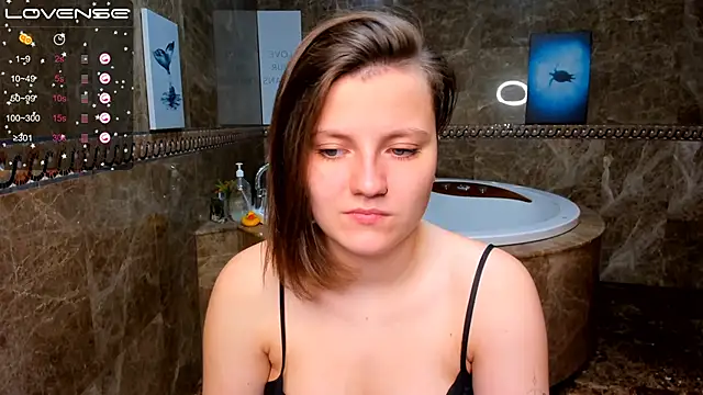 MelindaTin online show from October 31, 2025, 12:33 am