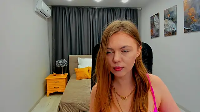 Strawberrye online show from February 18, 2025, 6:04 pm