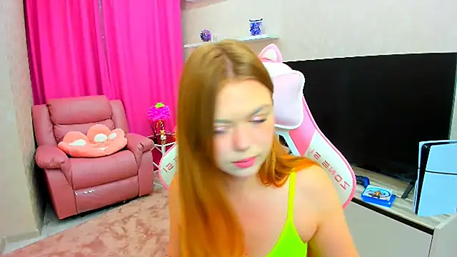 Strawberrye online show from September 12, 2025, 3:28 am