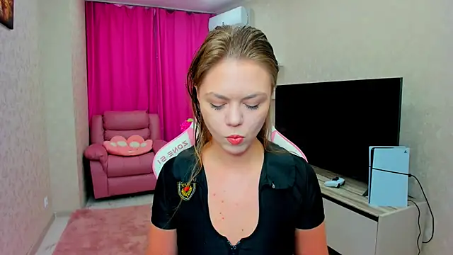 Strawberrye online show from March 2, 2026, 3:20 am