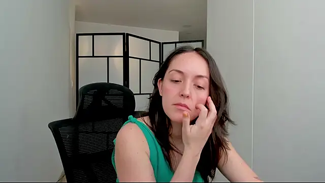 molly marmalade  online show from December 3, 2025, 4:16 pm