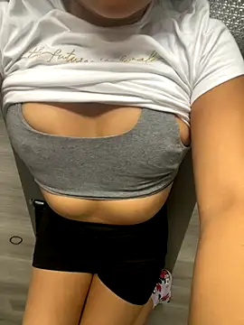 Snapshot of Aestheticsgirl chatting on November 21, 2025, 11:31 am Aestheticsgirl online show from November 21, 2025, 11:31 am